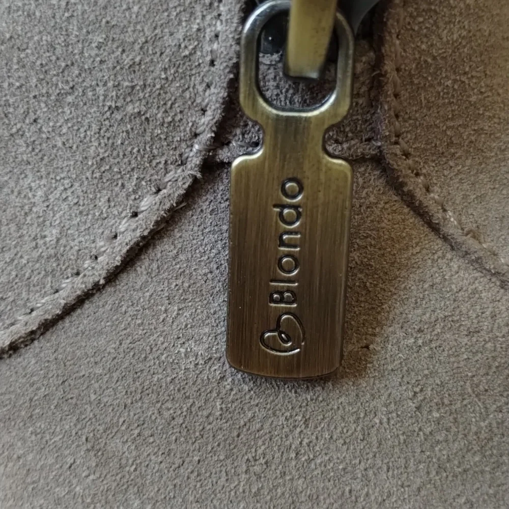 Blondo Glenda suede wedge sneakers shoes zip up taupe size 7.5 - Picture 13 of 13